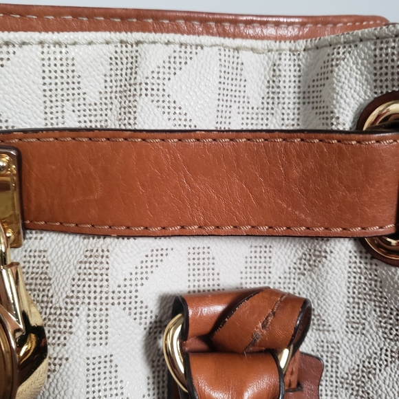 Michael Kors Medium Hamilton Bag - Picture 4 of 16